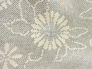 アンティーク　花唐草模様織り出し本場白大島紬着物(5マルキ)